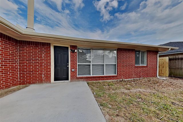 2318 Friarwood Trail, Houston, TX 77339