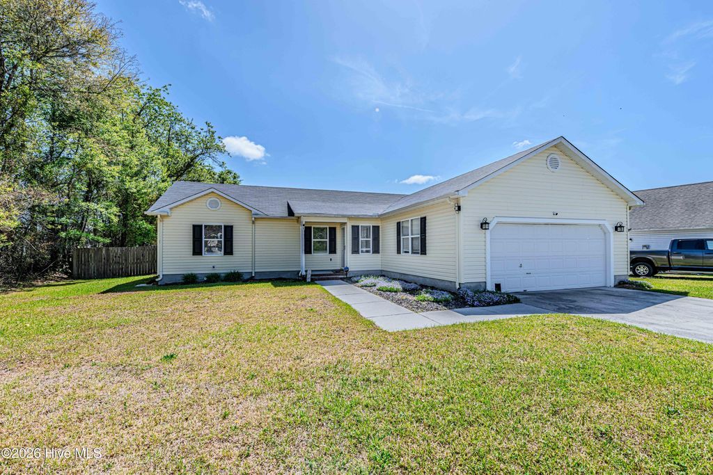 126 Forest Bluff Drive, Jacksonville, NC 28540