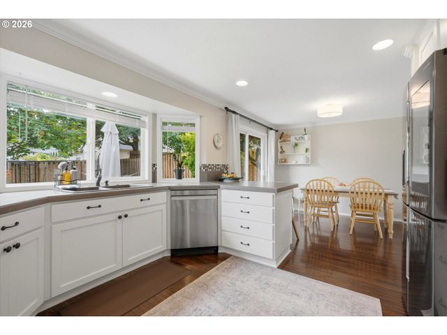 2430 Sw WILLOWBROOK Ave, Gresham, OR 97080