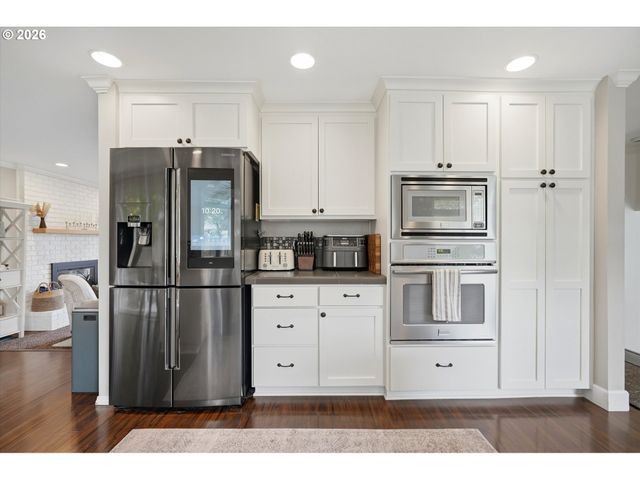 2430 Sw WILLOWBROOK Ave, Gresham, OR 97080