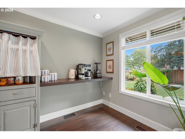2430 Sw WILLOWBROOK Ave, Gresham, OR 97080