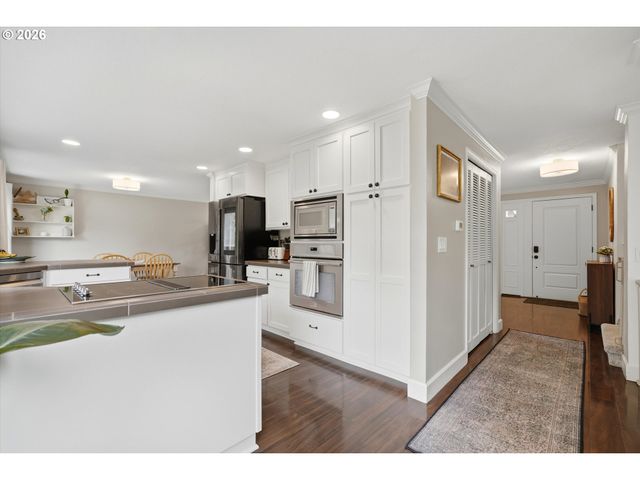 2430 Sw WILLOWBROOK Ave, Gresham, OR 97080