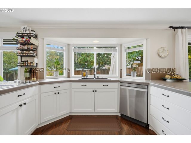 2430 Sw WILLOWBROOK Ave, Gresham, OR 97080