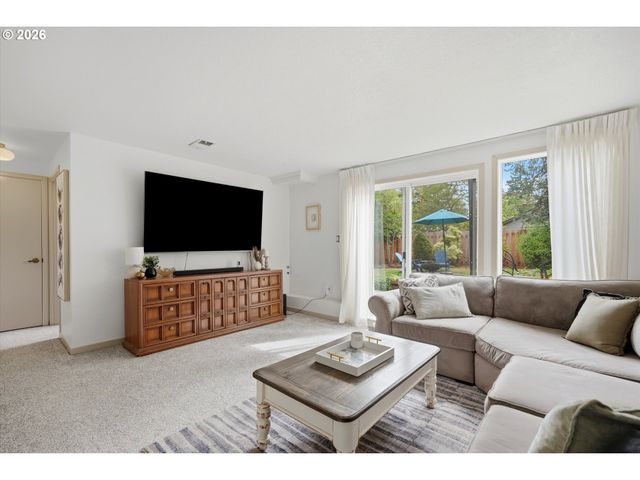 2430 Sw WILLOWBROOK Ave, Gresham, OR 97080