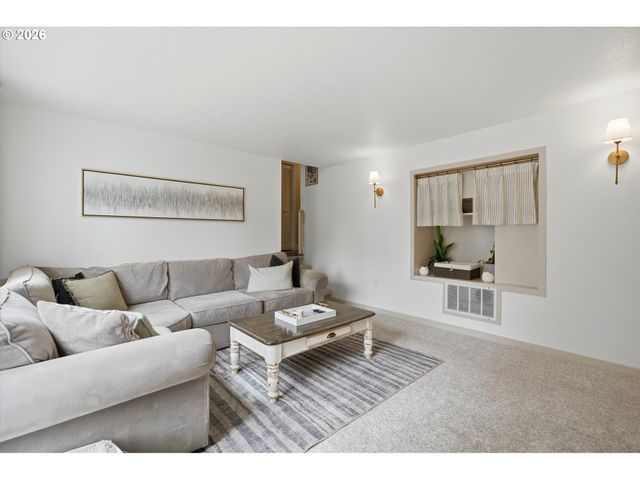 2430 Sw WILLOWBROOK Ave, Gresham, OR 97080