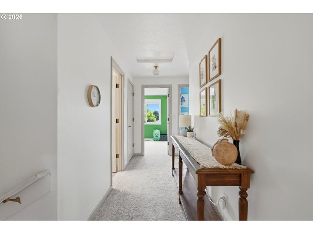 2430 Sw WILLOWBROOK Ave, Gresham, OR 97080
