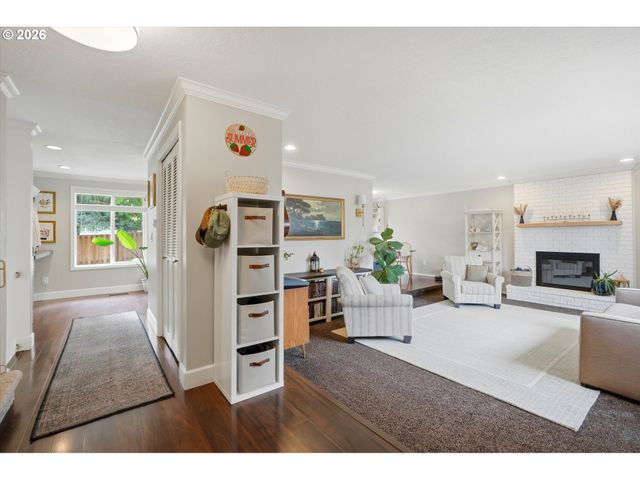 2430 Sw WILLOWBROOK Ave, Gresham, OR 97080