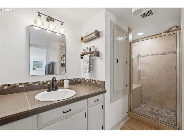 2430 Sw WILLOWBROOK Ave, Gresham, OR 97080