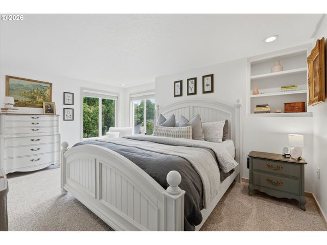 2430 Sw WILLOWBROOK Ave, Gresham, OR 97080