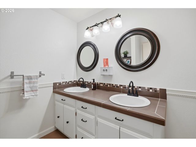 2430 Sw WILLOWBROOK Ave, Gresham, OR 97080