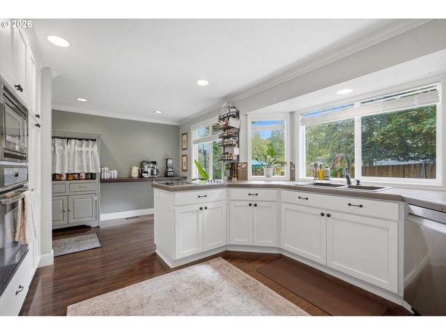2430 Sw WILLOWBROOK Ave, Gresham, OR 97080