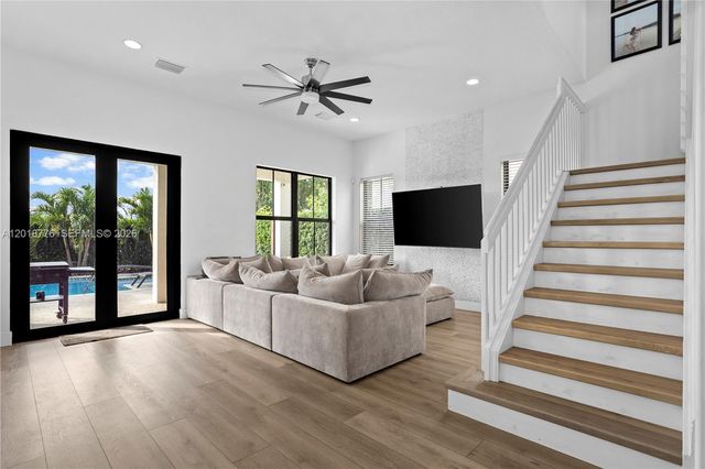 4081 NW 85th Dr, Cooper City, FL 33024