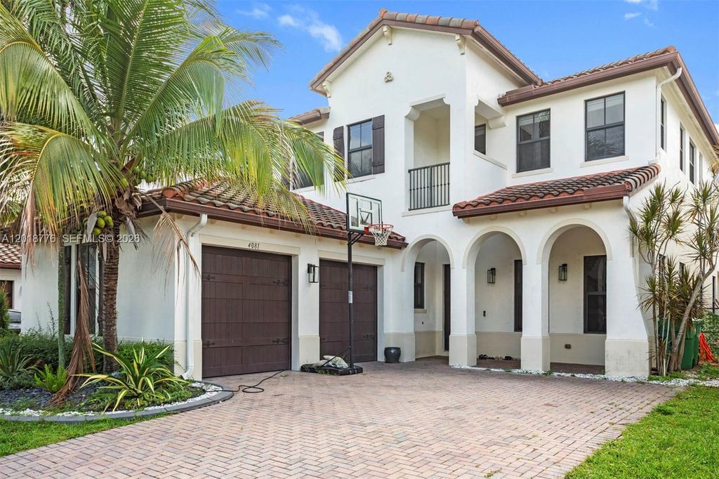 4081 NW 85th Dr, Cooper City, FL 33024