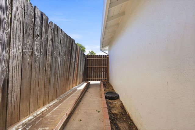 6205 Dundee Dr, North Highlands, CA 95660