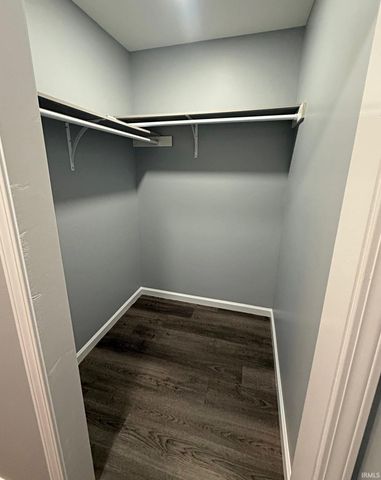 1012 E Glezen Street, Petersburg, IN 47567