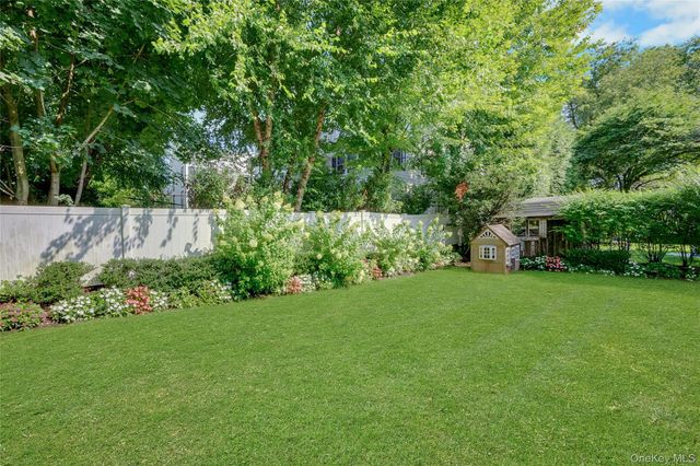 23 Holly Place, Larchmont, NY 10538