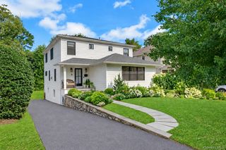 23 Holly Place, Larchmont, NY 10538