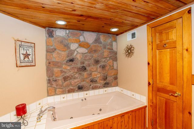 816 ROSEMONT RINGOES RD, Stockton, NJ 08559