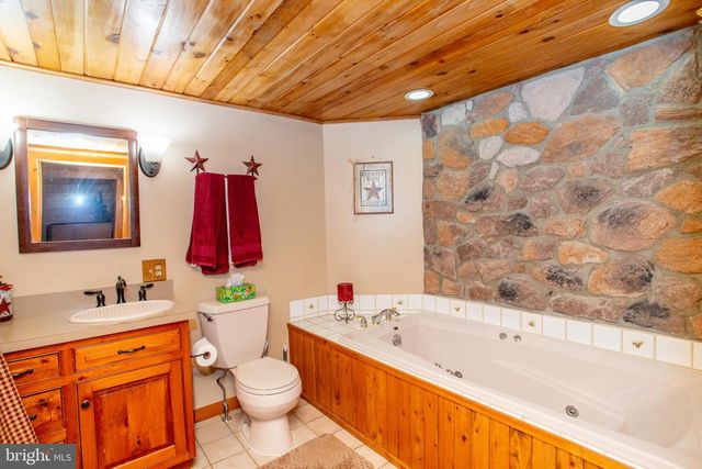 816 ROSEMONT RINGOES RD, Stockton, NJ 08559