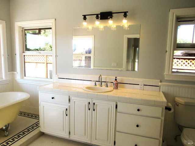 1005 Ray Ct, Sonoma, CA 95476