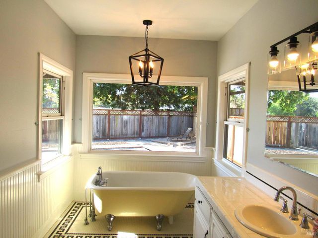 1005 Ray Ct, Sonoma, CA 95476