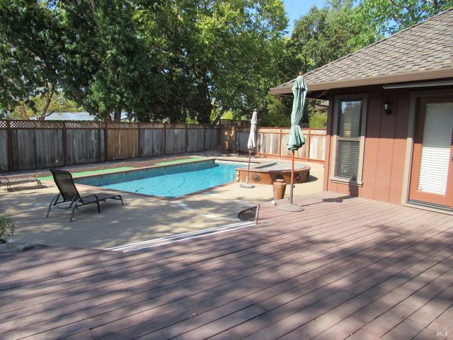 1005 Ray Ct, Sonoma, CA 95476