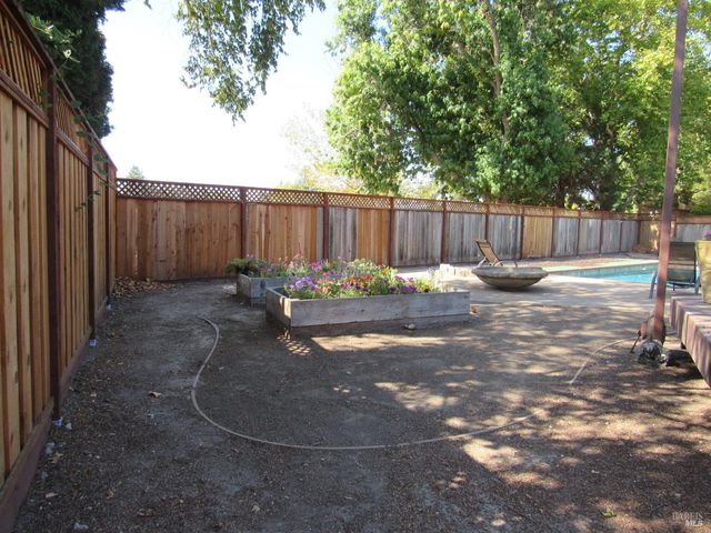 1005 Ray Ct, Sonoma, CA 95476