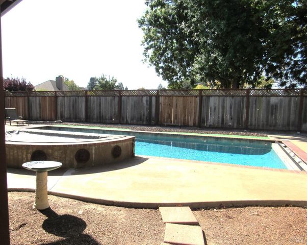 1005 Ray Ct, Sonoma, CA 95476