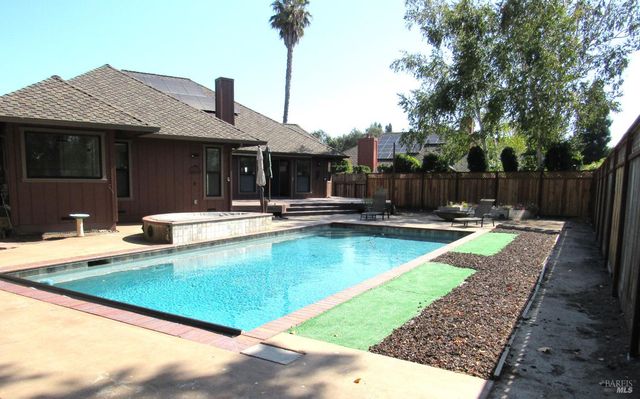 1005 Ray Ct, Sonoma, CA 95476