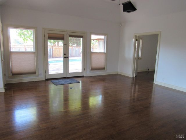 1005 Ray Ct, Sonoma, CA 95476