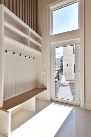 1633 W Balmoral Avenue, Chicago, IL 60640