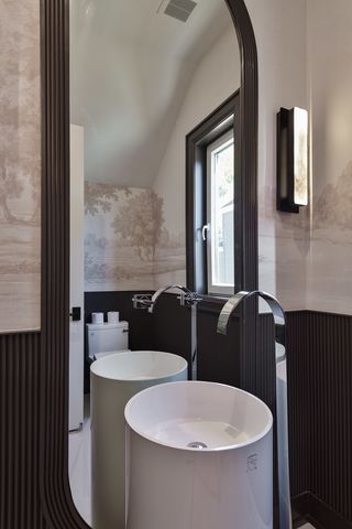 1633 W Balmoral Avenue, Chicago, IL 60640