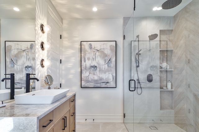 1633 W Balmoral Avenue, Chicago, IL 60640