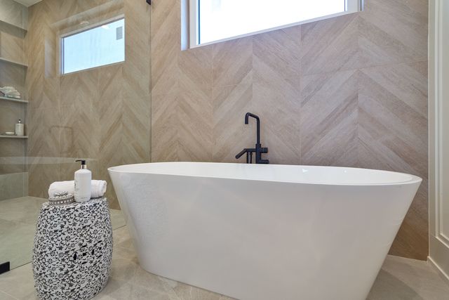 1633 W Balmoral Avenue, Chicago, IL 60640