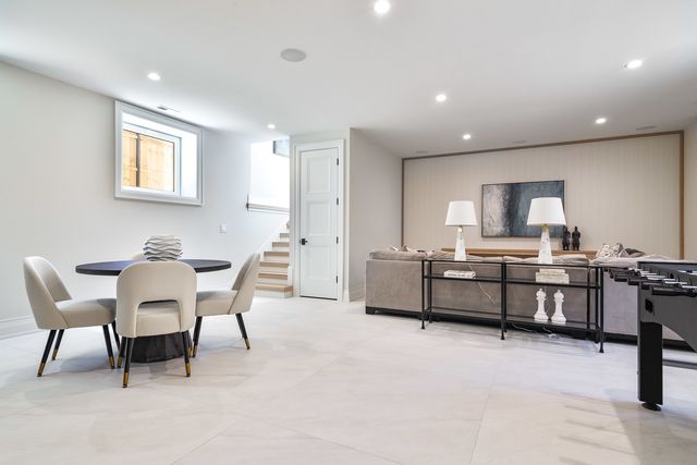 1633 W Balmoral Avenue, Chicago, IL 60640