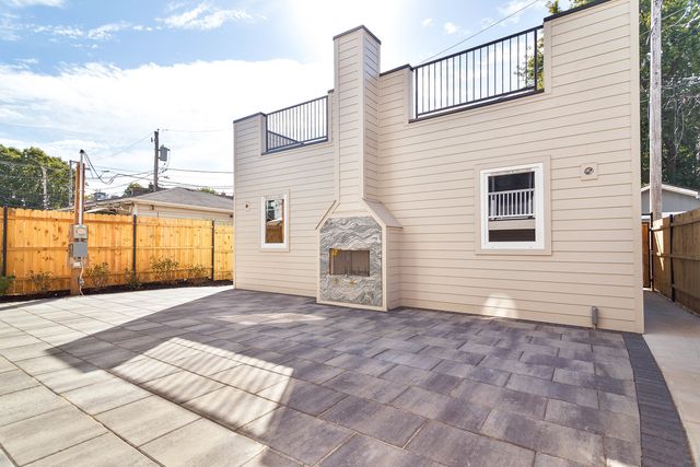 1633 W Balmoral Avenue, Chicago, IL 60640