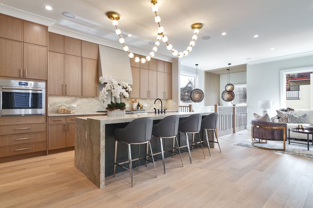 1633 W Balmoral Avenue, Chicago, IL 60640