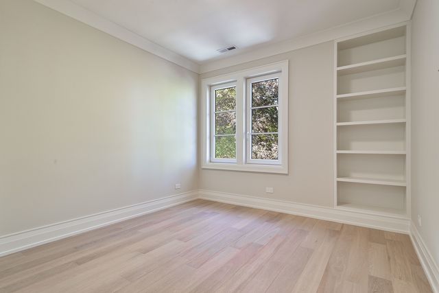 1633 W Balmoral Avenue, Chicago, IL 60640