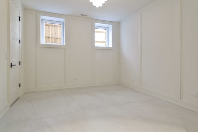 1633 W Balmoral Avenue, Chicago, IL 60640