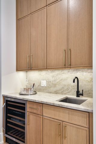 1633 W Balmoral Avenue, Chicago, IL 60640