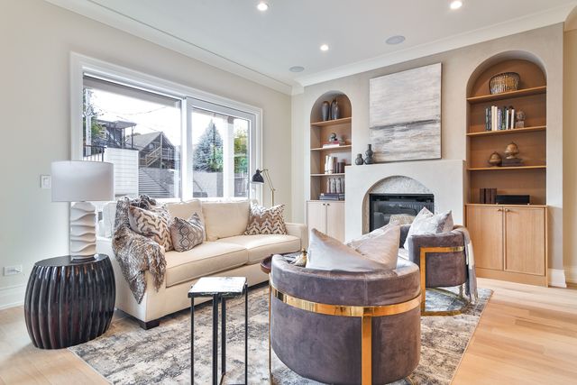 1633 W Balmoral Avenue, Chicago, IL 60640