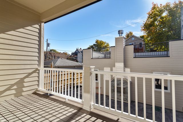 1633 W Balmoral Avenue, Chicago, IL 60640