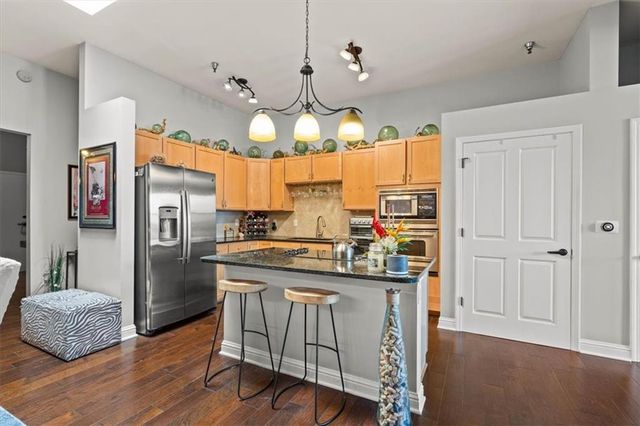 612 Central Street 503, Kansas City, MO 64105