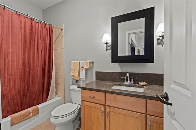 612 Central Street 503, Kansas City, MO 64105