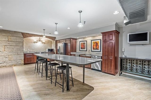612 Central Street 503, Kansas City, MO 64105