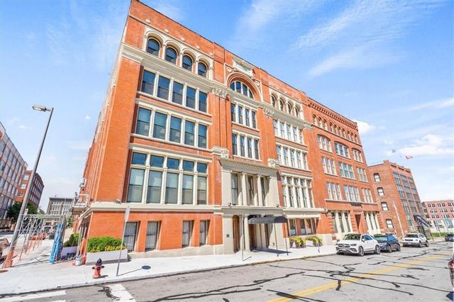 612 Central Street 503, Kansas City, MO 64105