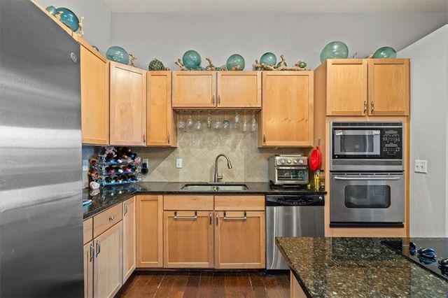 612 Central Street 503, Kansas City, MO 64105