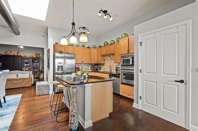 612 Central Street 503, Kansas City, MO 64105