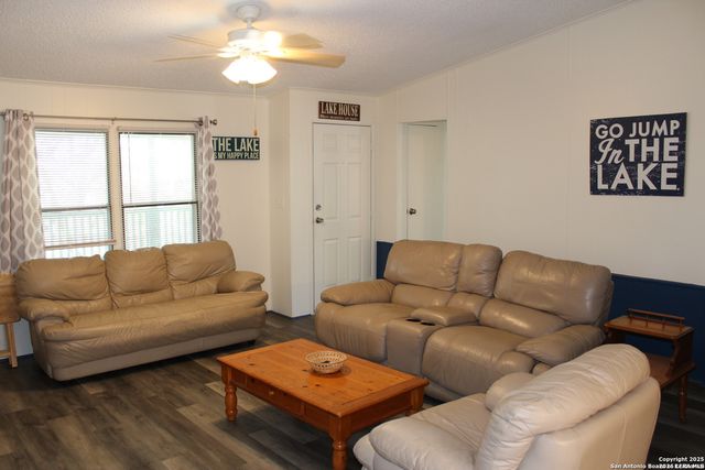 1259 Rotherman, Canyon Lake, TX 78133