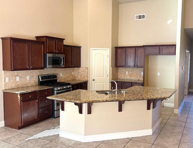 6248 E Farrin Avenue, Fresno, CA 93727